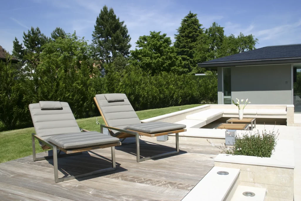 Piscine extérieure et pool-house à Crans-près-Céligny